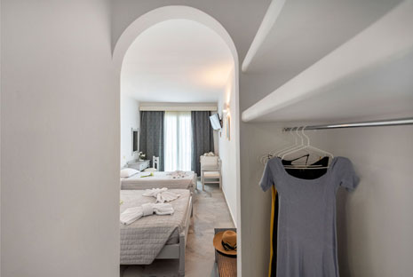 Τρίκλινο δωμάτιο στο ξενοδοχείο Αιγαίον στην Πάρο