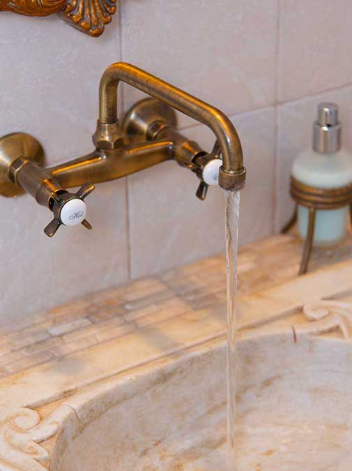 Το μπάνιο της κατοικίας δίπλα στον Ανεμόμυλο