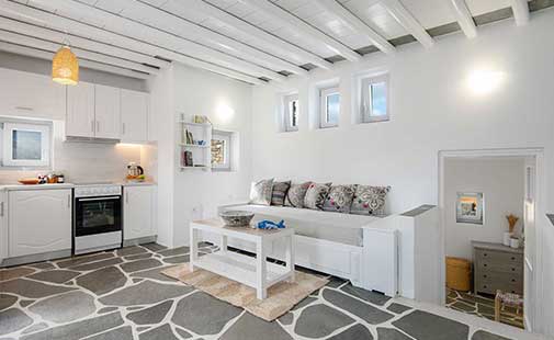 Η κουζίνα και το καθιστικό στην κατοικία Περιστερώνας