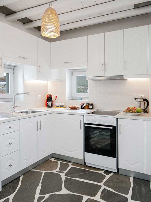 Πλήρως εξοπλισμένη κουζίνα στον Περιστερώνα