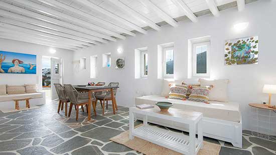 Καθιστικό και τραπεζαρία στο Ζέφυρος