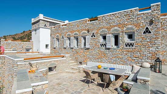 Εξωτερικοί χώροι στην κατοικία Ζέφυρος