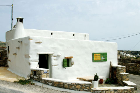 Εργασίες ανακαίνισης κατοικιών στην Πάρο