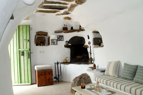 Εργασίες ανακαίνισης κατοικιών στην Πάρο