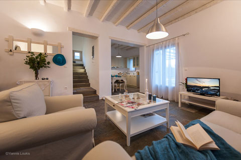 Εργασίες ανακαίνισης κατοικιών στην Πάρο