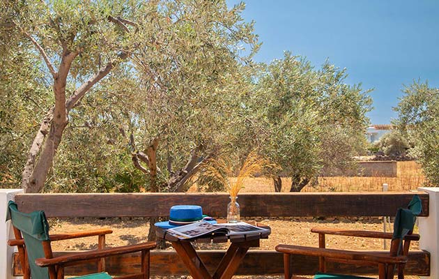 Μπαλκόνι με θέα στον κήπο