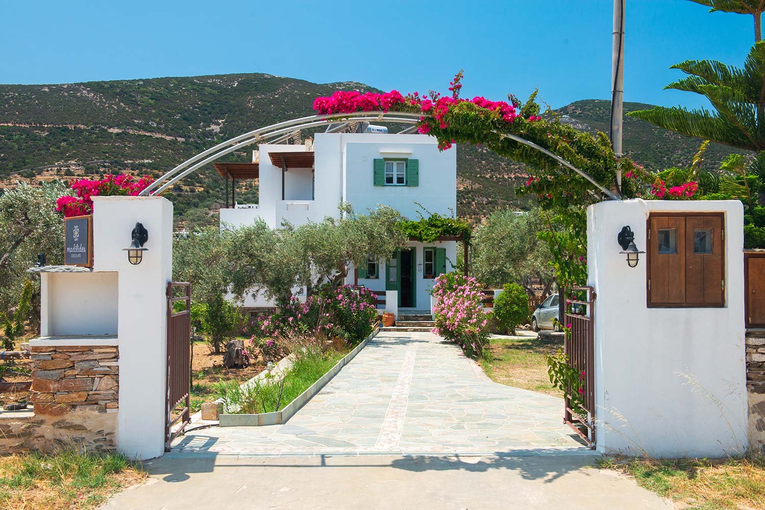 Η είσοδος του Μαντιλίδες στη Σίφνο