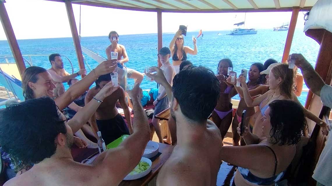 Drinks at Paros cruise