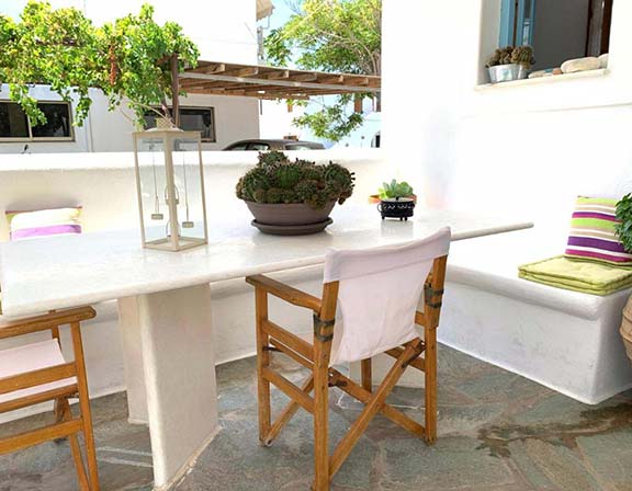 Βεράντα στα οικογενειακά διαμερίσματα