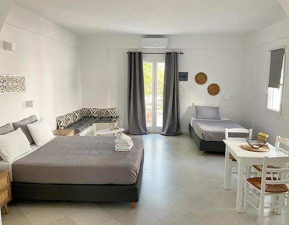 Το εσωτερικό στα superior studios στα studios Rodia στην Πάρο