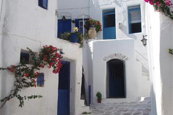 Γραφικό σοκάκι στην Πάρο