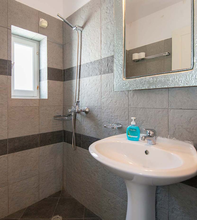 Το μπάνιο στο διαμέρισμα 1