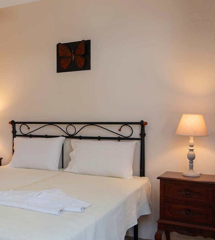 Υπνοδωμάτιο με διπλό κρεβάτι