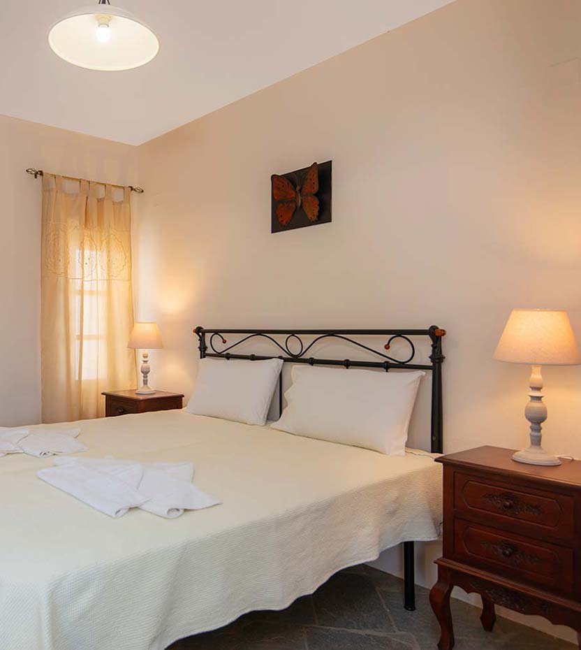 Υπνοδωμάτιο με διπλό κρεβάτι