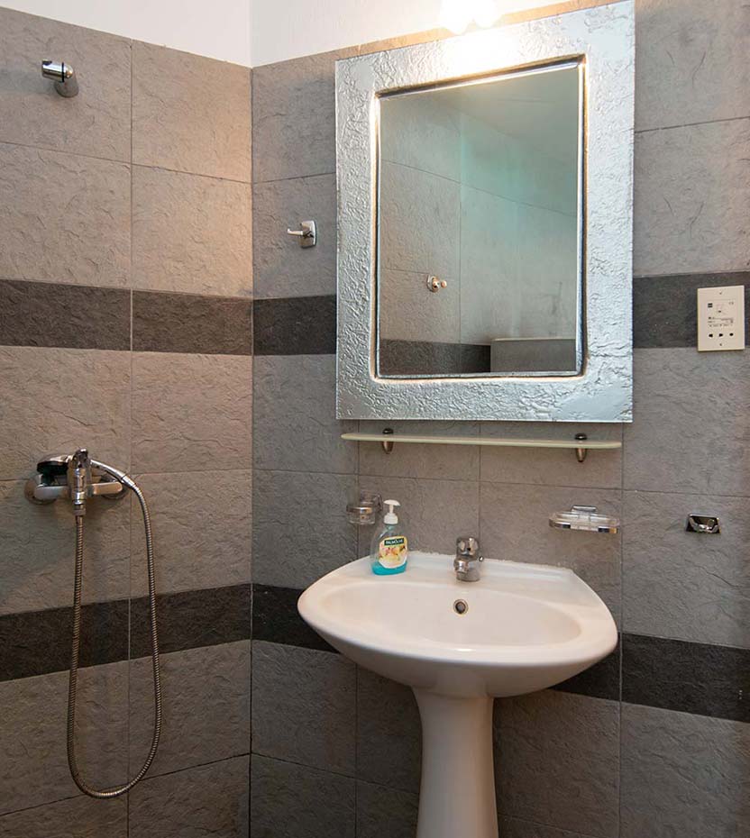 Το μπάνιο στο διαμέρισμα 4